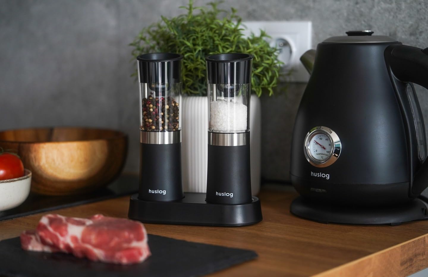 Elektrische Salz- & Pfeffermühlen 2er-Set (Schwerkraft) – USB-C wiederaufladbar mit Ladestation, LED-Licht, einstellbarer, 100 ml, schwarz, inkl. Reinigungsbürste