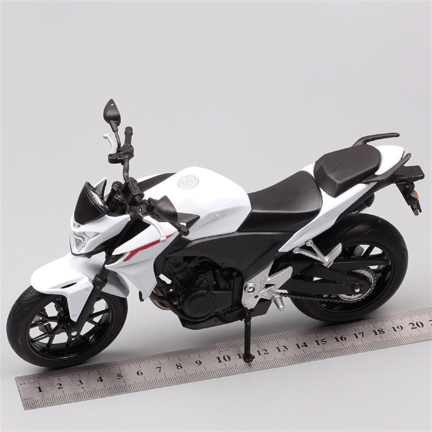 スタイリッシュなサントーニのバックルシューズをオンラインで購入