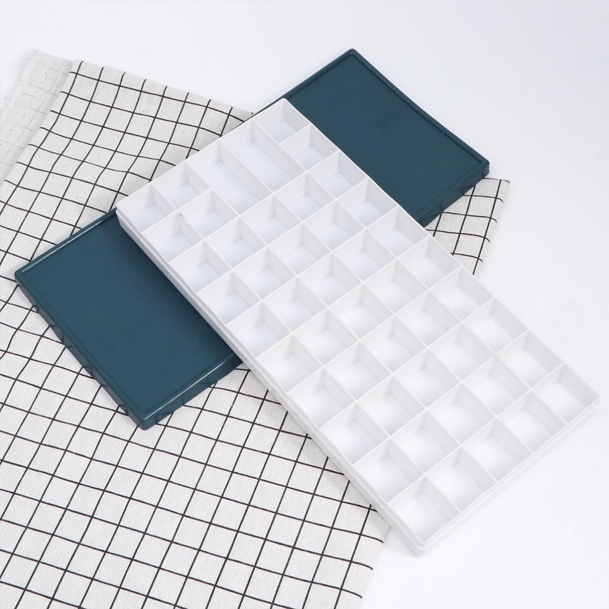 Portable Soft-Cover Paint Tray with 48 Grids Plastic Palette Box Suitable for Oil Paint DIY Painting Tool for Students and Artists