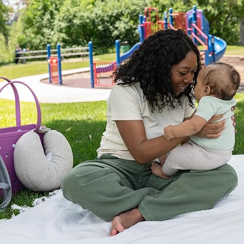 Miniatura 9 de Boppy Anywhere - Almohada de lactancia de viaje, compacta, ergonómica y almohada de lactancia materna con cierre de presión y bucle para colgar y