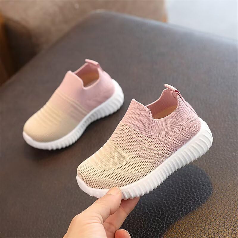 Niños y niñas respiran se relajan caminan Calzado para correr en escuelas al aire Libre2