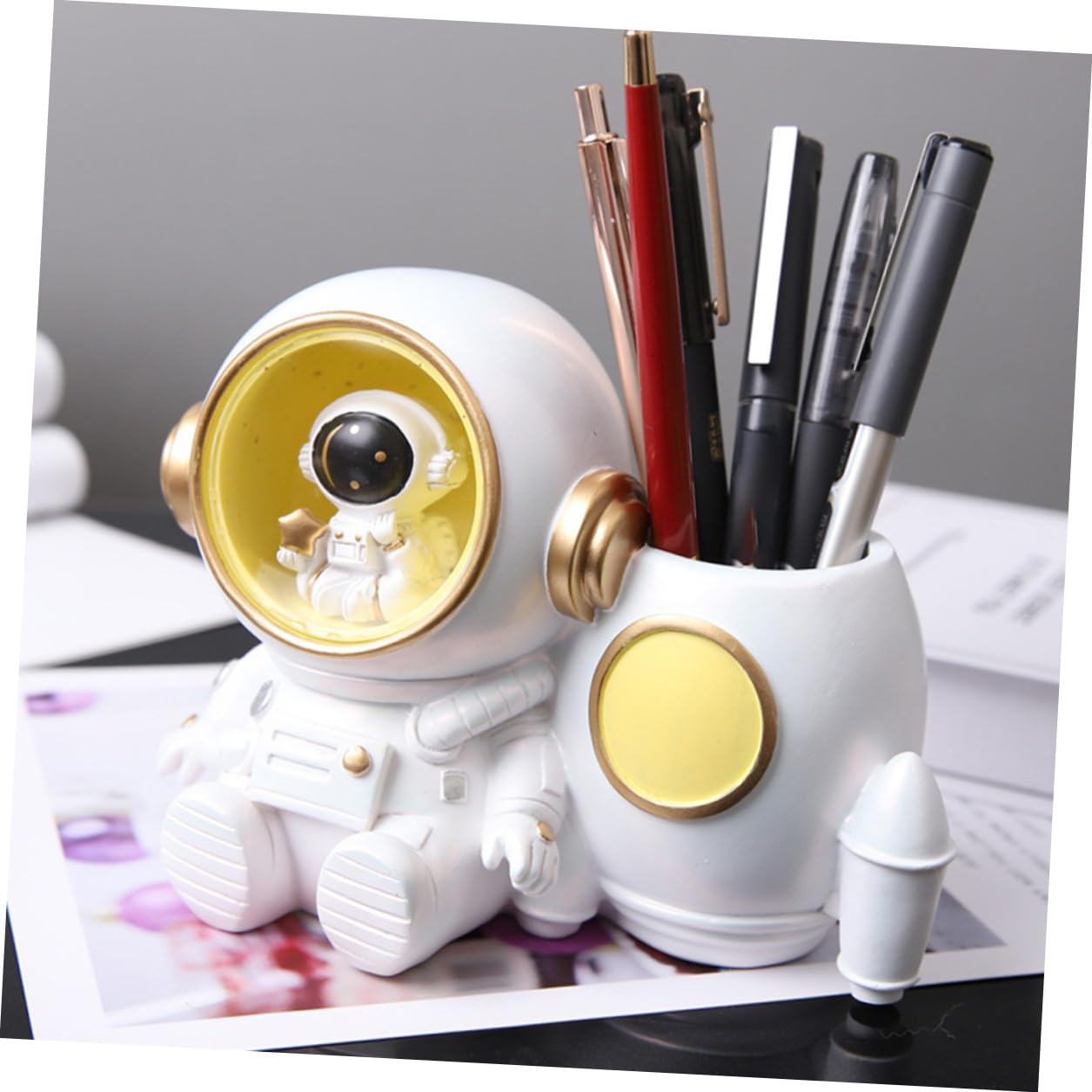 VILLCASE Portapenne Astronauta in Resina con Luce LED e Grande Capacità per Scrivania, Accessorio Desktop per Ragazzi e Ragazze