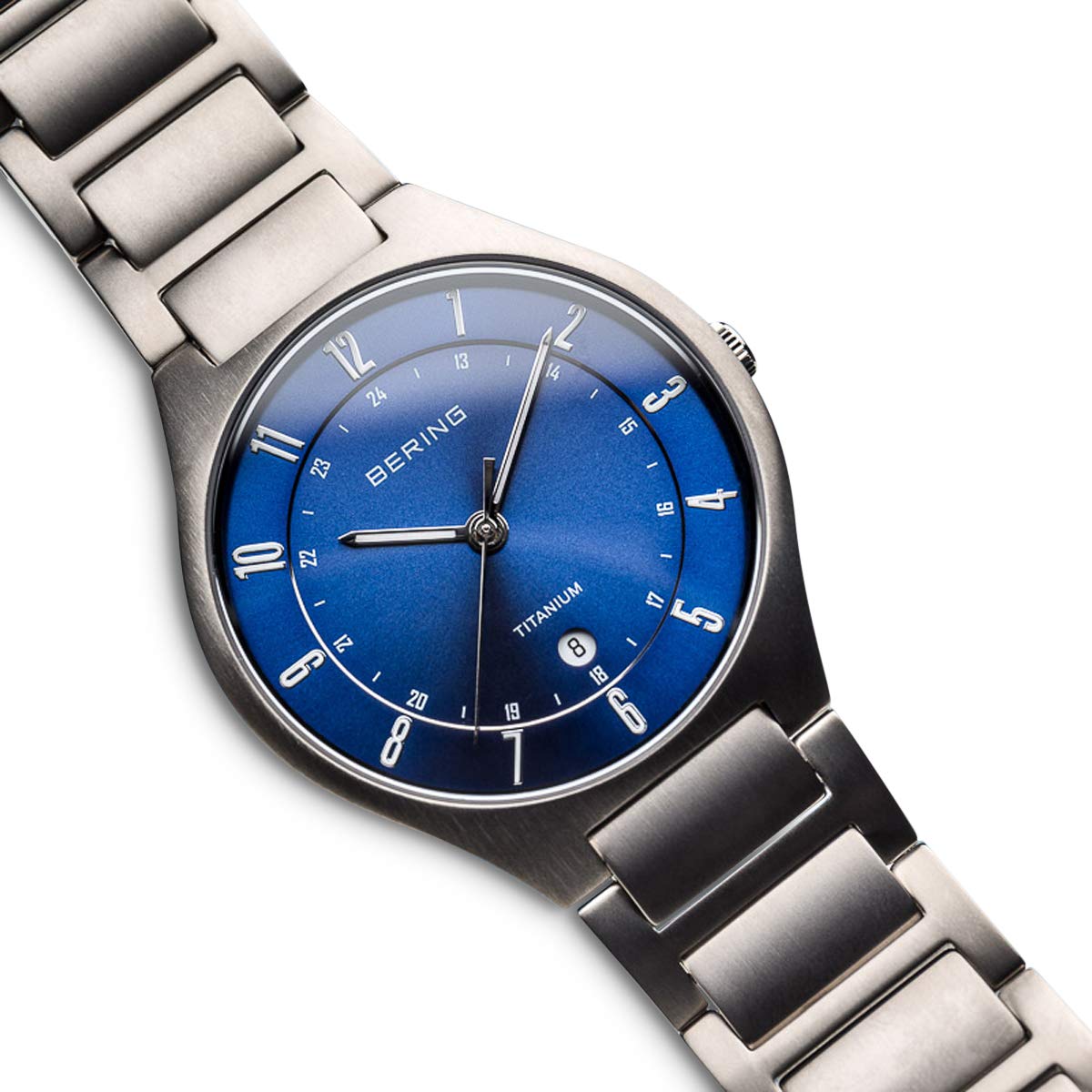 BERING 11739 Orologio da uomo al quarzo, orologio da polso, quadrante con finitura raggio di sole e cassa in titanio da 39 mm, cinturino in titanio con elementi in titanio, 5 ATM