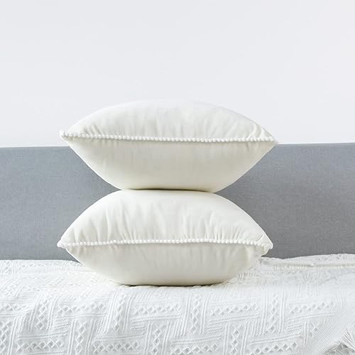 Vista 18 de Merrycolor Juego de 2 fundas de almohada de terciopelo suave de 18 x 18 pulgadas, cuadradas, decorativas, con pompones, fundas de cojín para sofá