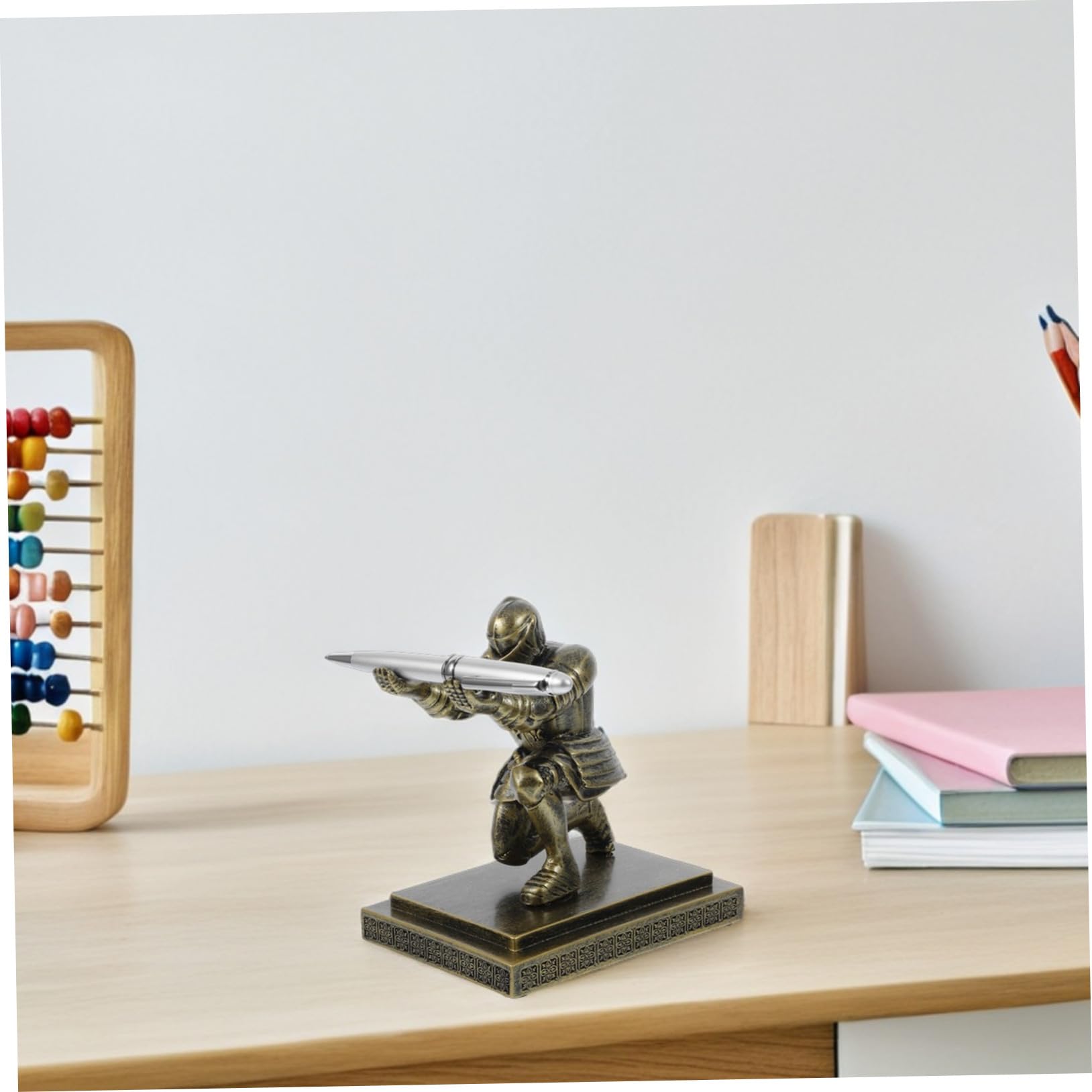Goldener Stiftehalter Soldatenfigur aus Kunstharz, Dekorativ
