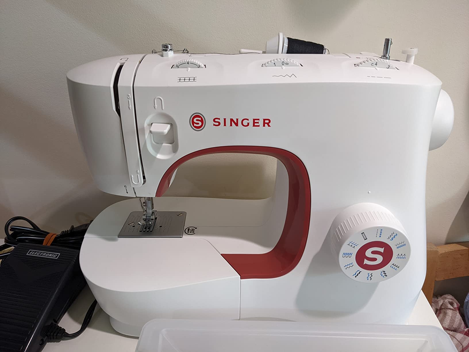 26/mo Finance SINGER MX60 Sewing Machine With Accessory Kit & Foot