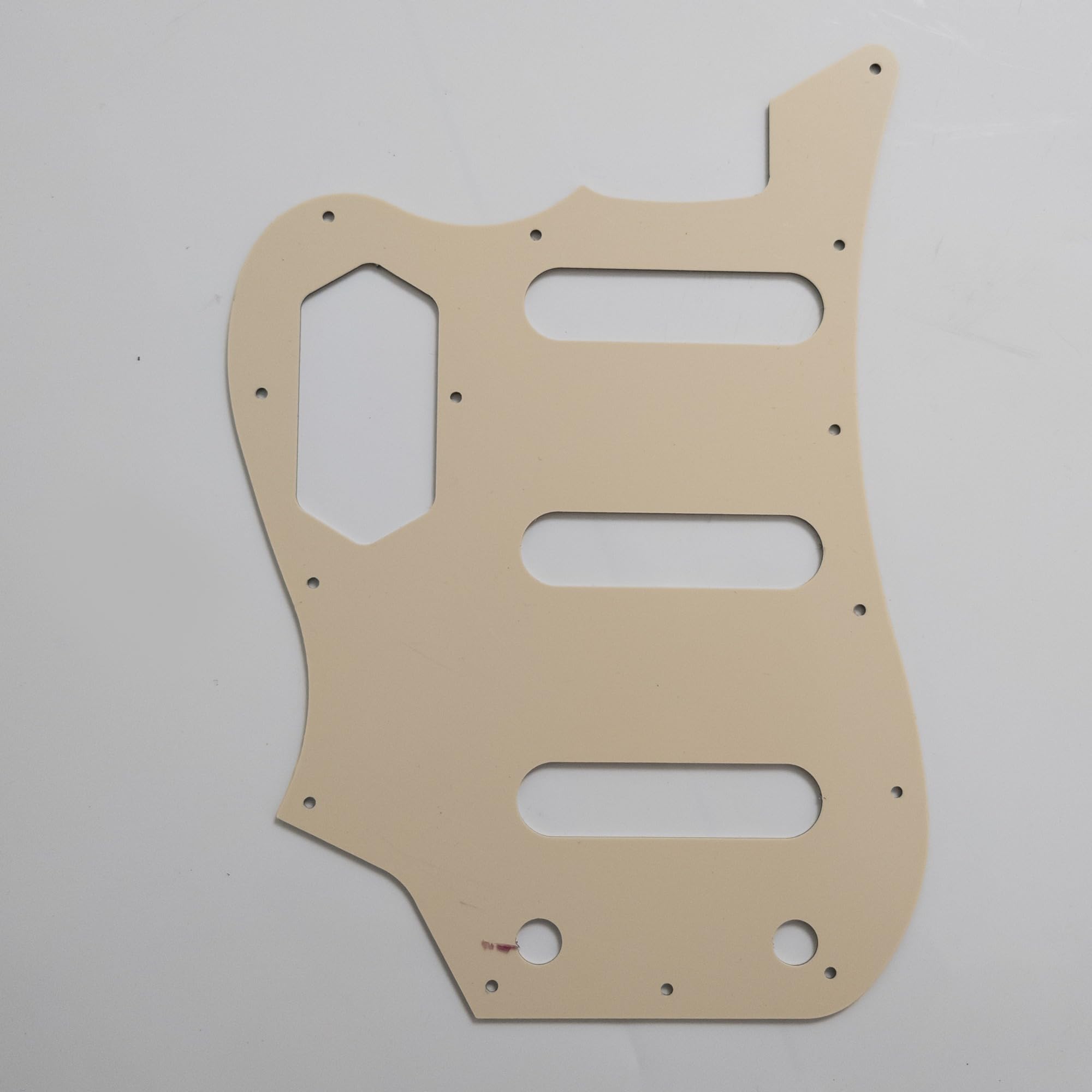 VI Bass Guitar Pickguard – Compatible with Fender VI Bass-Style Models, Multi-Color Scratch Plate with Mounting Screws for Customization & Protection (Beige)