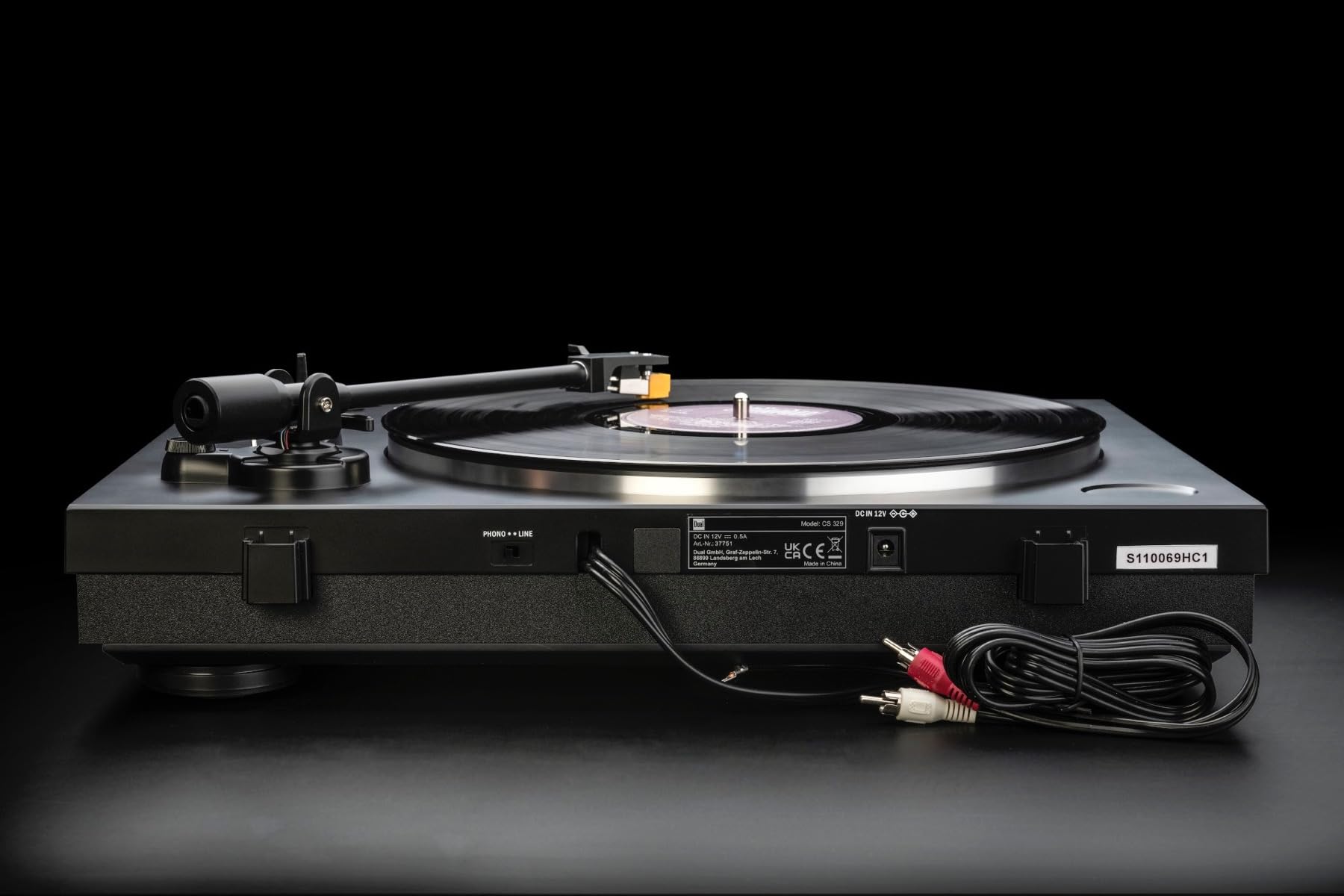 Dual CS 329 - Schwarz, Aluminium & Gummi Schallplattenspieler mit Gummiantrieb und RCA (Phono) Anschluss, Vollautomatischer Betrieb, Plug Play, Kunststoffgehäuse, Schwarz