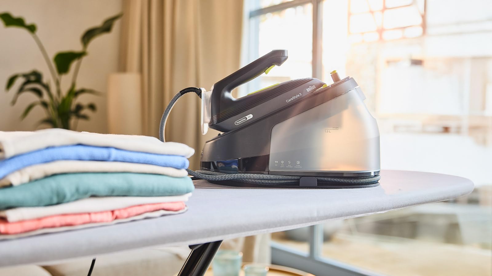 Braun CareStyle 3 IS3257BK stacja parowa z technologią FreeGlide 3D, szybkie nagrzewanie, tryb iCare, prasowanie pionowe, zdejmowany zbiornik 1,8 l, 2200 W, kolor czarny