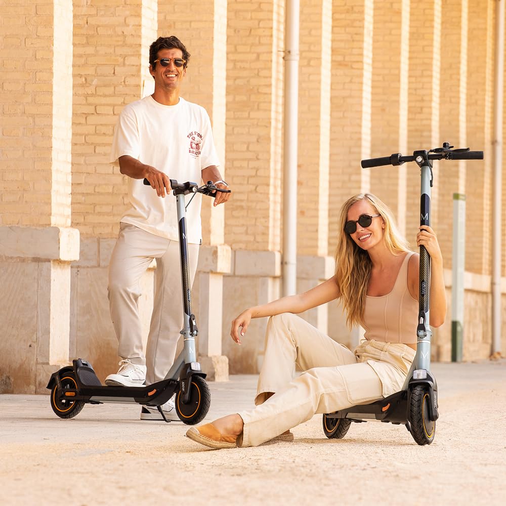 Cecotec Patinetes Eléctricos Bongo Serie M, Ofrece una Potencia máxima de 500 W - 700 W, Autonomía de 40/20 km, Ruedas de 8,5" - 9", Freno eléctrico Delantero y Freno de Disco Trasero, homologado