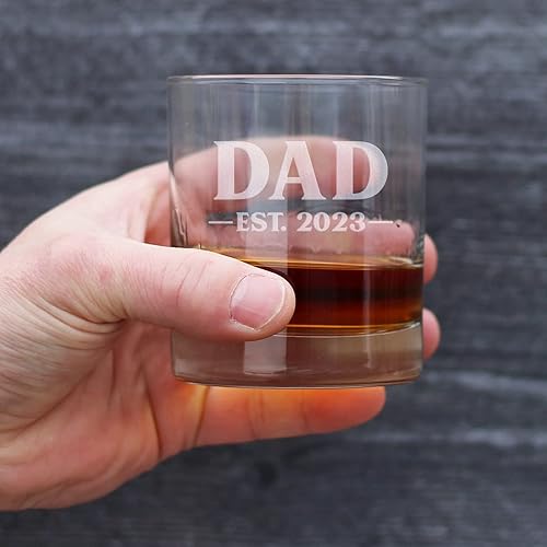Miniatura 3 de Dad Est 2023 - New Father Whiskey Rocks Glass Gift for First Time Parents - Bold 10.25 Oz Glasses