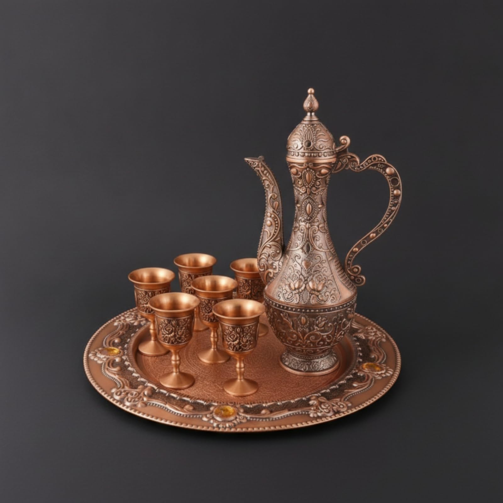 Set di Servizio Liquori Tradizionale Caraffa Brocca Bicchieri Vassoio in Metallo con Dettagli Floreali in Rilievo E Finitura Antica Adatto per, Rosa Antico Verde