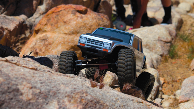 Amazon.com: Axial RC Truck 1/10 SCX10 III Coyote 4X4 RTR (Battery