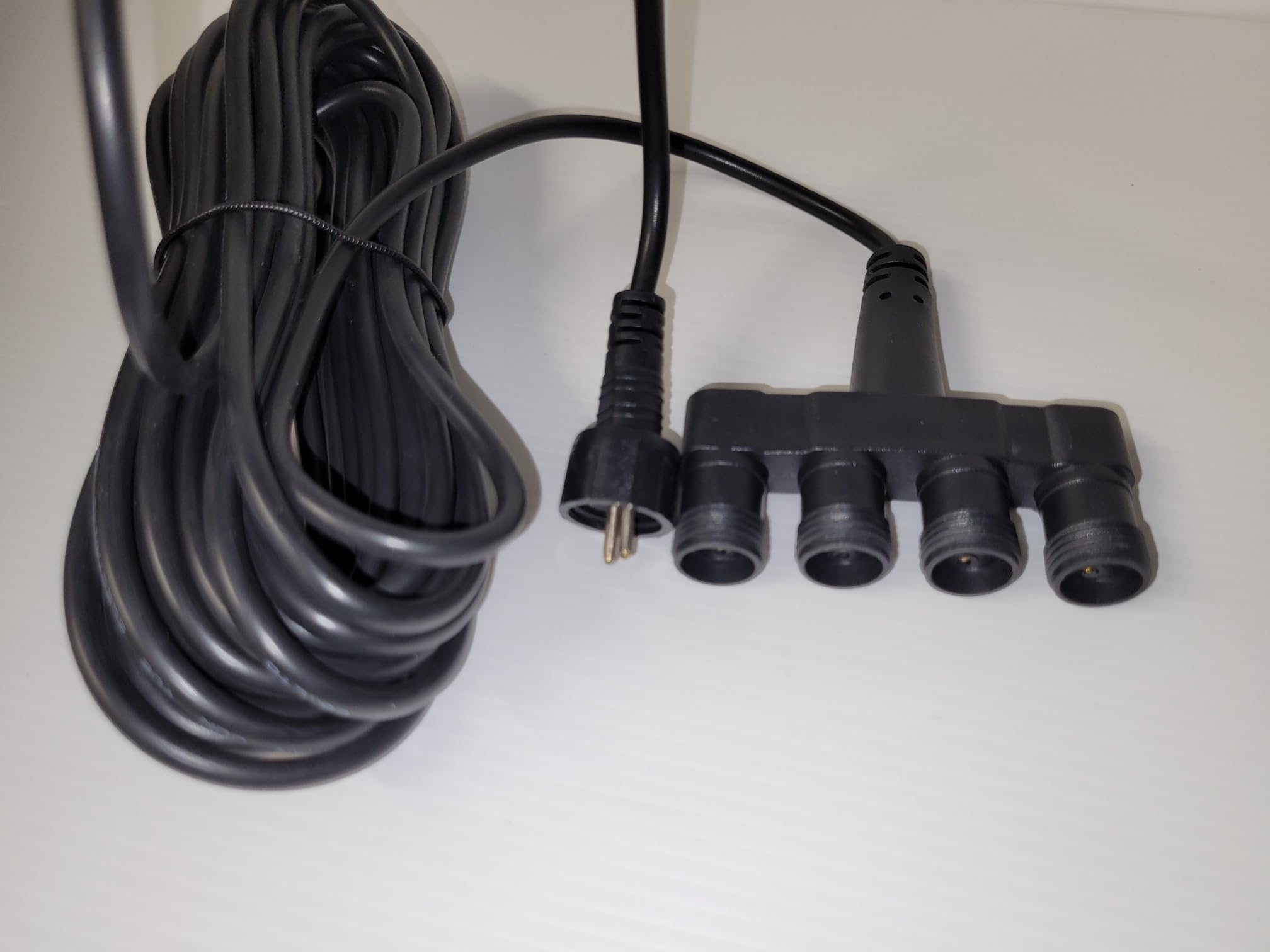 Generic 4 Way Splitter 7 Metre Extension Cable for 12 Volt Low Voltage 2 Pin Devices, Black, Male-to-Female Connectors, Ideal for LED Lighting in Water Features, Ponds, Garden Lights