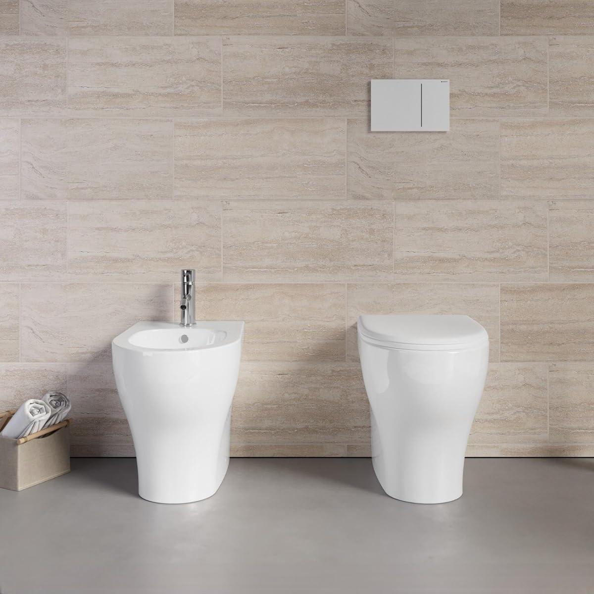 Sanitari a terra filomuro RIMLESS scarico traslato VORTICE bidet e vaso WC in ceramica con coprivaso softclose Domus VORTEX