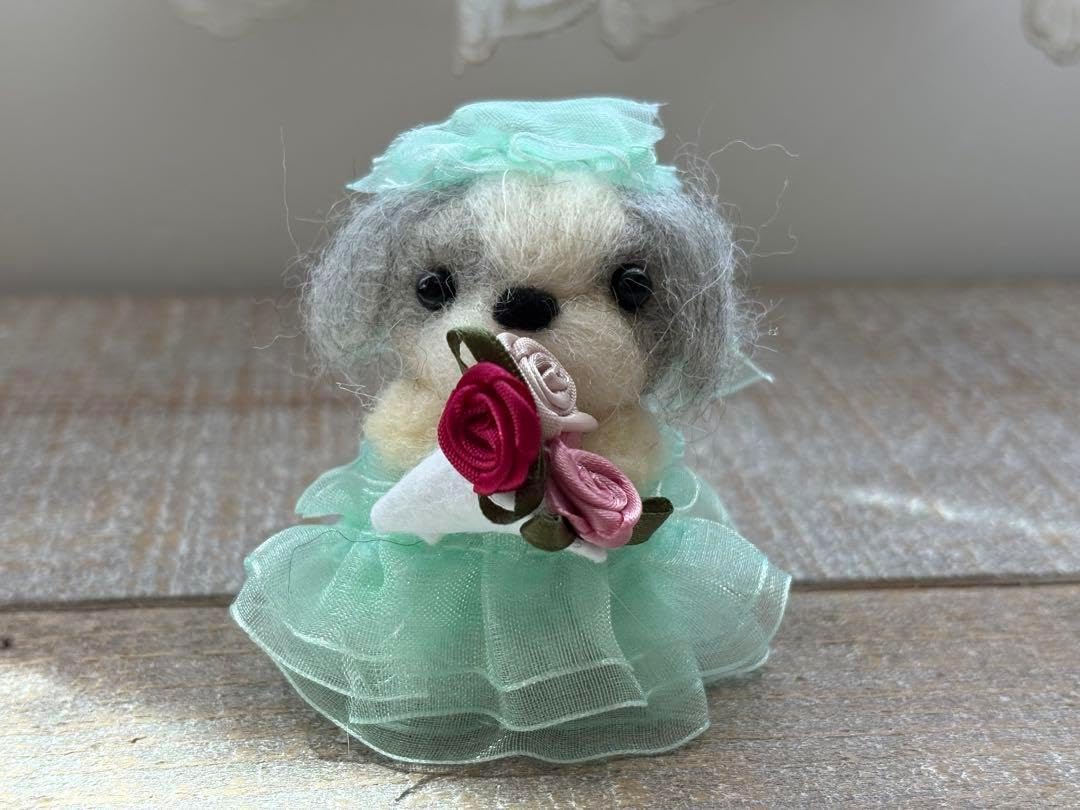 いつでもいっしょ♪ 羊毛フェルトのちいさなシーズー ふわふわ犬のぬいぐるみ 羊毛フェルト mofu mofu 通販  18984594｜Creema(クリーマ) 羊毛フェルト シーズー 花嫁ドール 馬車付き