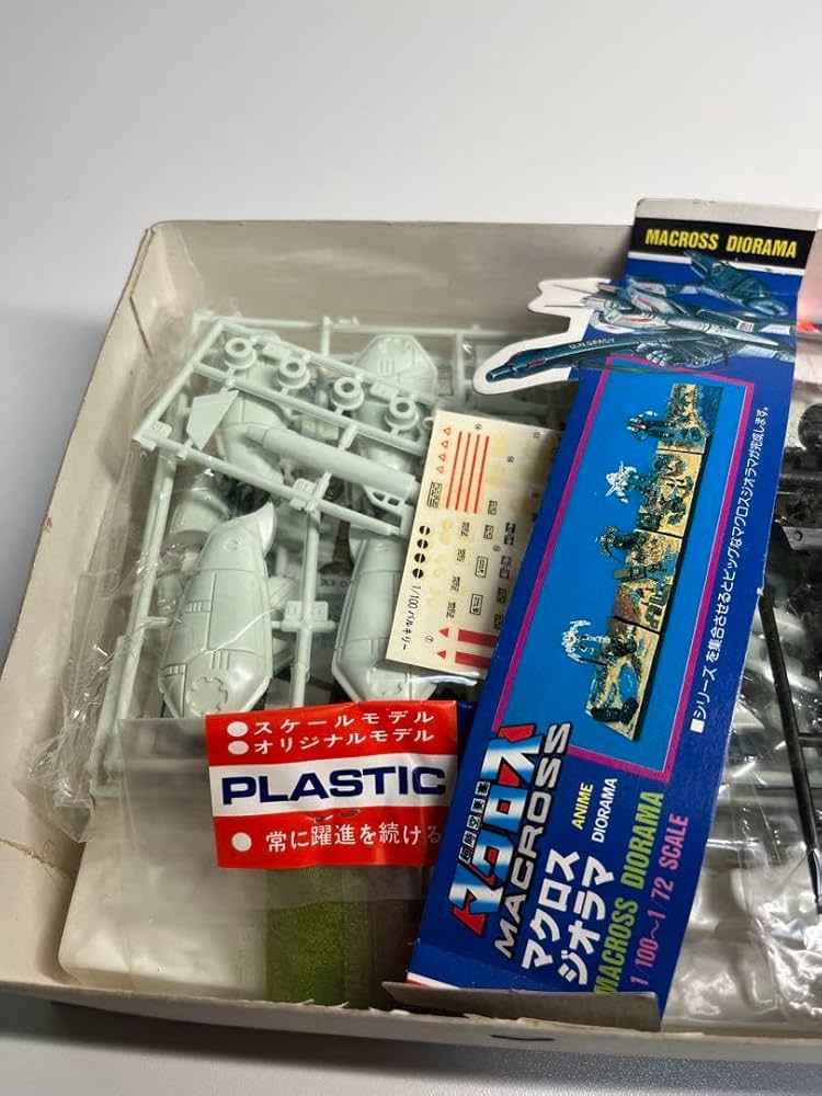 1/100〜1/72 マクロスジオラマ バルキリー市街戦