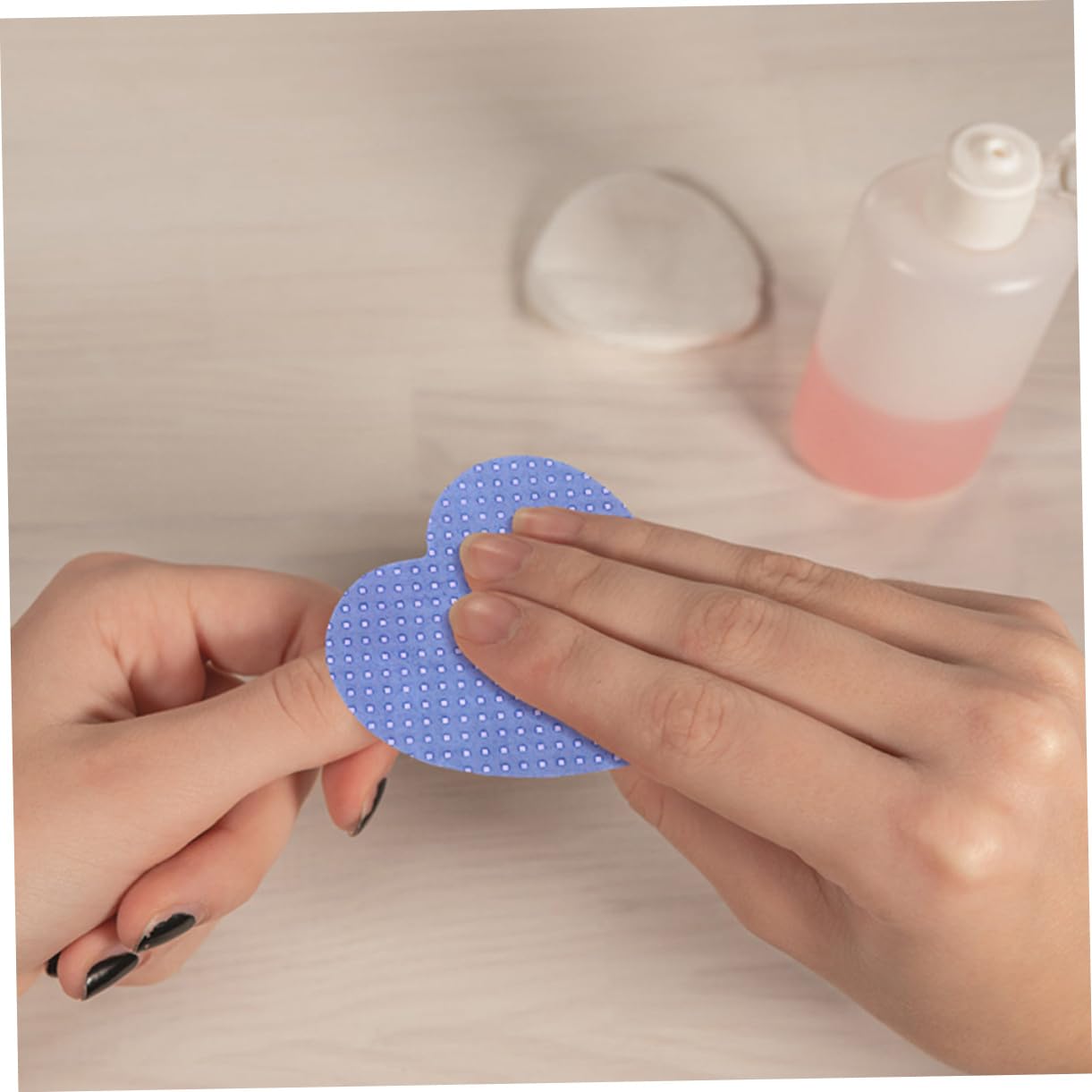 PartyKindom 800 Sheets Nail Polish Remover Pads Lint Nail Wipes for Gel Manicure Compact Travel Size Case Included White Lint Wipes Heart