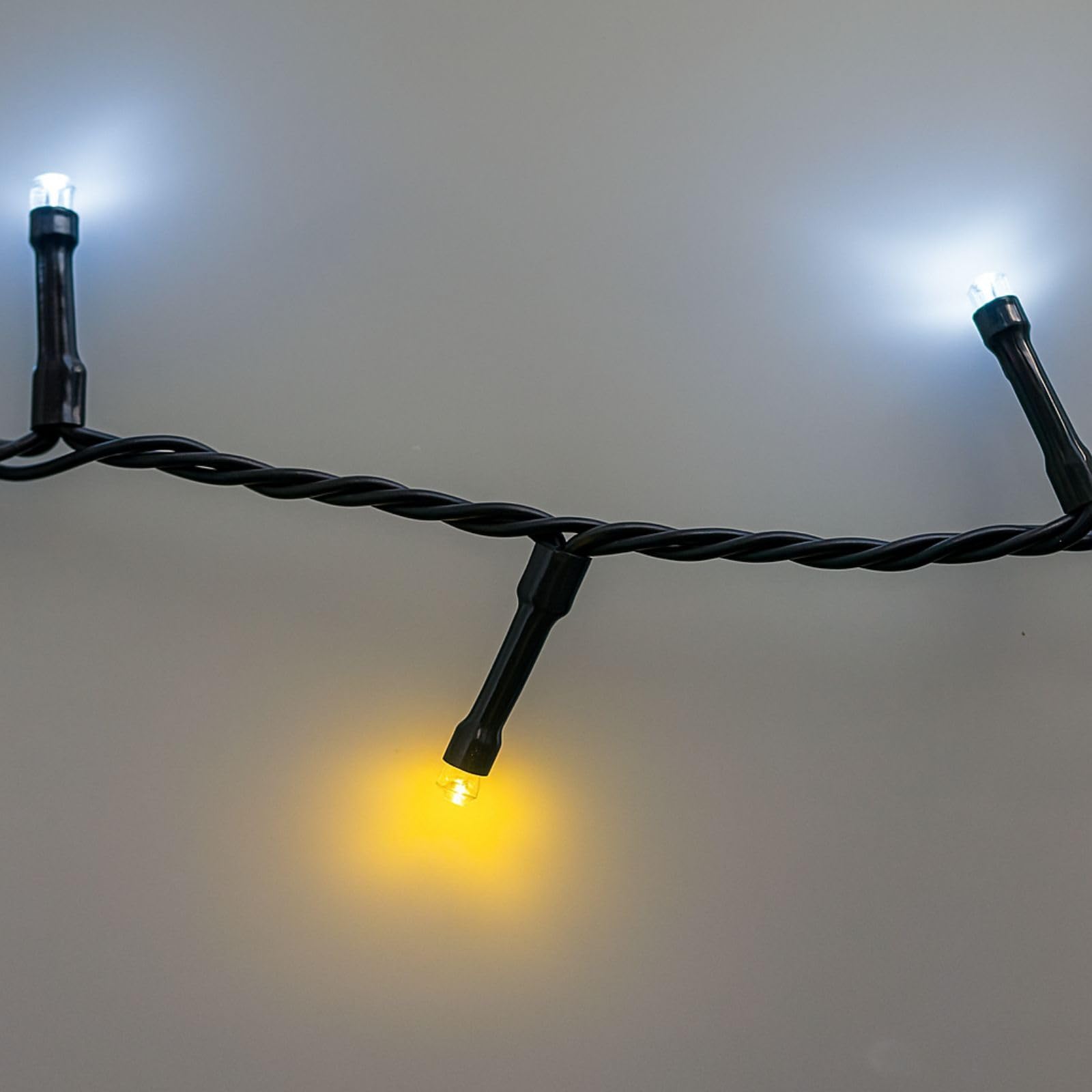 Luccika - Cadena de luces LED todo Flash, cable verde de 4 m, IP44 interior/exterior, 31 V con temporizador, luces decorativas de Navidad para jardín y fiestas (blanco hielo + blanco cálido, 50 m 1000