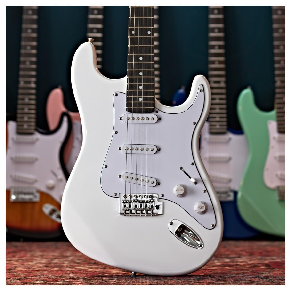 Chitarra Elettrica LA Bianca, Ampli 15W e Accessori | Manico e Corpo Leggeri e Comodi, Ampli Portatile con EQ 3 Bande e Overdrive, Ampli Pronto per il Palco e Pacchetto Completo