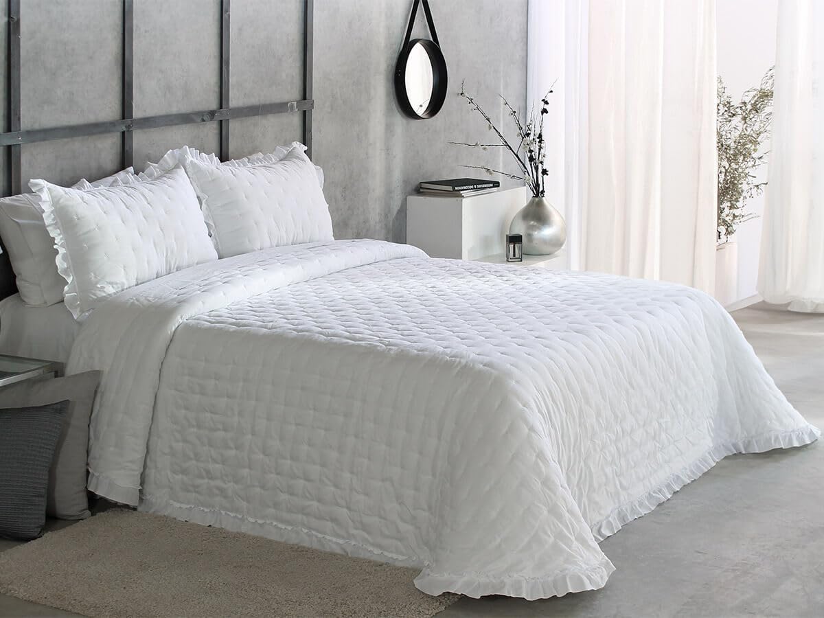 Myan Reig Martí Spring/Summer Quilt – Embroidered Design with Ruffle – Prewashed Microfiber – Includes Cushion Cover – Lightweight, Elegant and Soft (C00, Bed 135 cm)