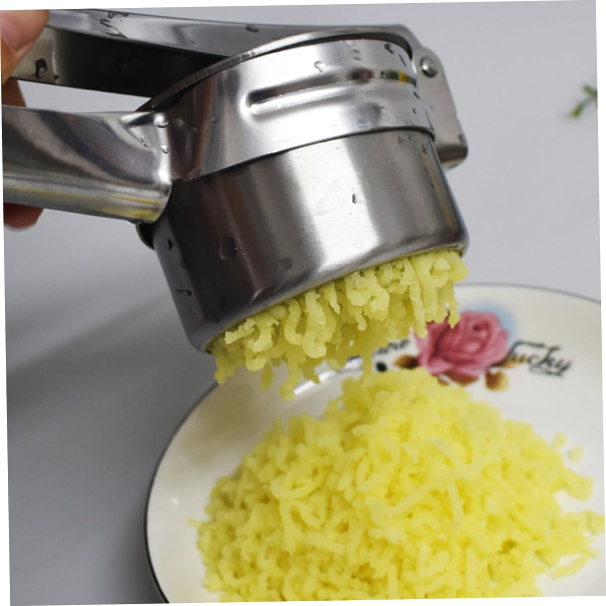 SEWACC Stainless Steel Potato Ricer Manual Crusher for Mashing Potatoes and Vegetables Comfortable Grip Kitchen Tool for Fruit and Vegetable Puree Multi-function Masher
