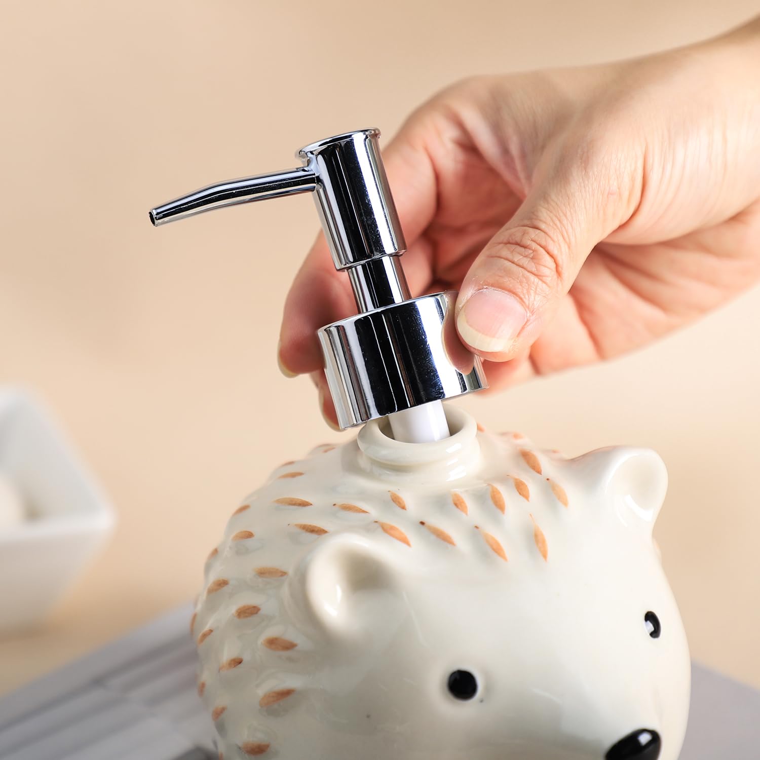 Colias Wing Dispenser di sapone in ceramica a forma di riccio con pompa in plastica, bottiglia di sapone ricaricabile per lozione, bottiglia per lozione, dispenser di sapone per le mani, decorazione