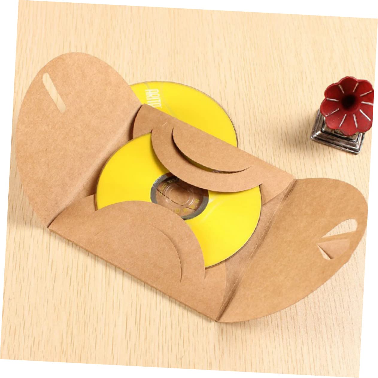 SHINEOFI Pochettes de CD avec Fermeture Cœur Lot de 50 en Papier Kraft et Isolation la Poussière Protection Anti-Rayures pour Rangement Cinéma et Maison