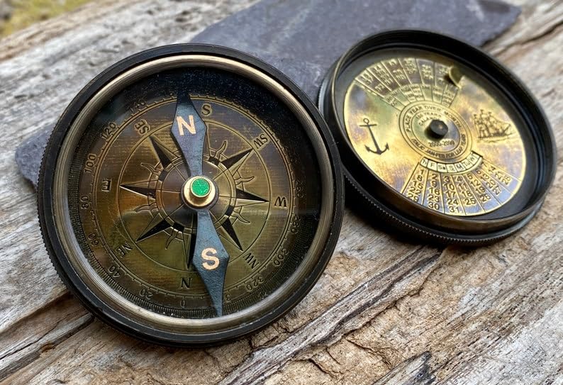 Brújula Náutica de Latón Hecha a Mano: Estilo Vintage con Calendario de 100 Años, Bronce Antiguo de 2 Pulgadas miniatura 7