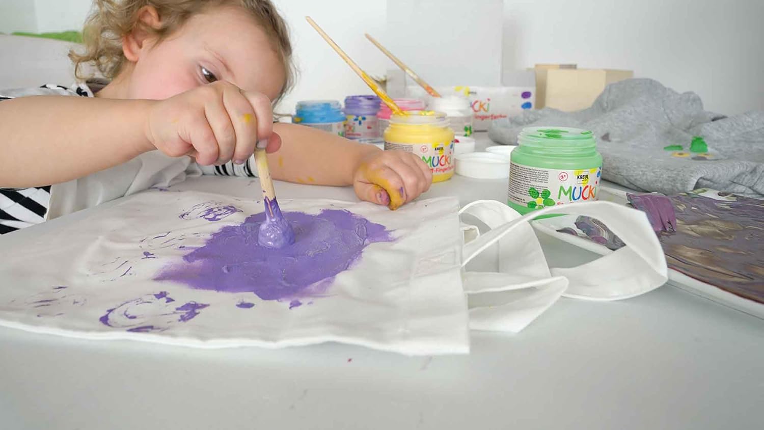 KREUL 28420 Mucki Fabric Finger Paint, Vibrant Water-based Colours for Children from 2 Years, 6 x 150ml White, Yellow, Red, Green, Blue, Purple