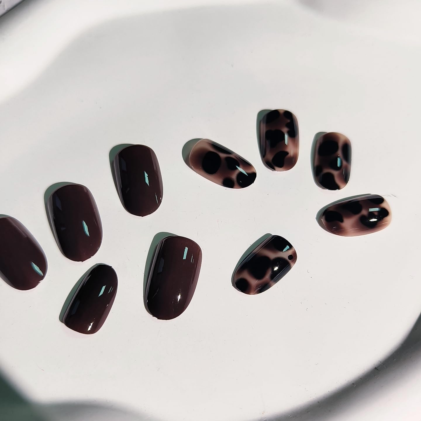 Short Oval Press on Nails Tortoise Shell Fake Nails with Design Brown Nails Press ons Cute Leopard Print False Nails Acrylic Artificial Full Cover Nail Tips Short Glue Stick on Nail for Women