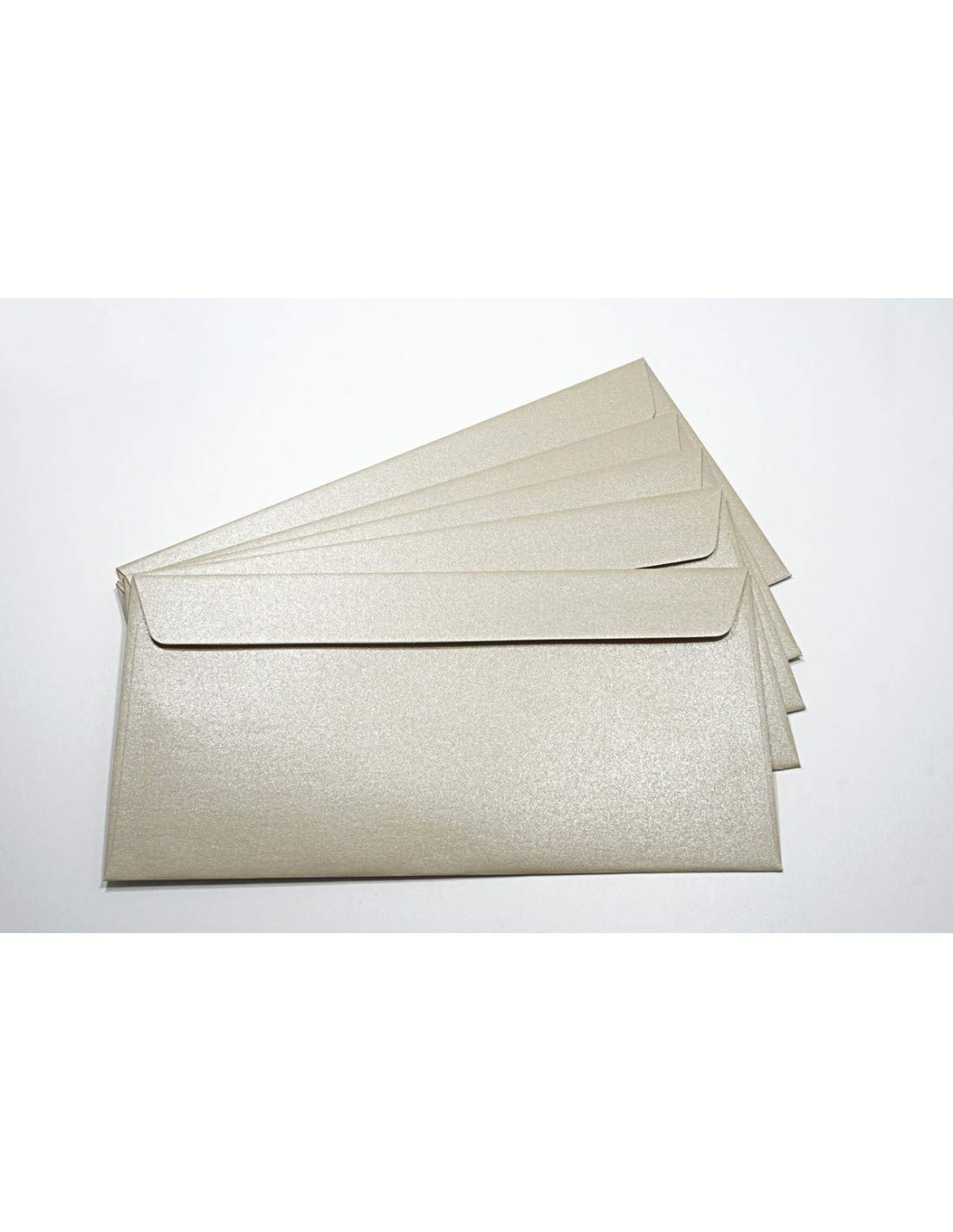 Netuno 500 Briefumschläge Perlmutt-Sand DIN Lang 110x 220 mm 120g Majestic Sand Papier Briefkuverts haftklebend hochwertig für Postkarten Geburtstagskarten Weihnachtskarten Hochzeit Einladungskarten