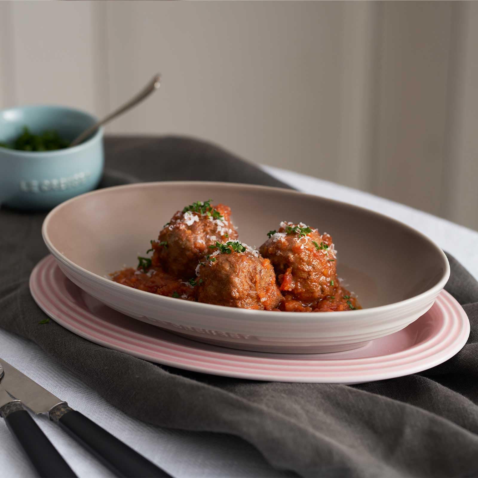 Amazon｜ル・クルーゼ(Le Creuset) オーバル ディッシュ 深皿 23cm