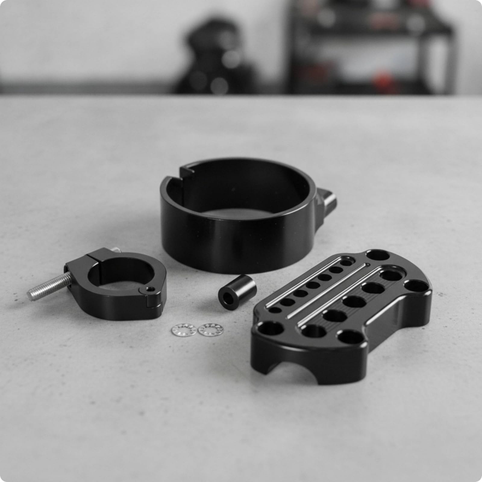 meter-Seitenmontage-Verlegungshalterungs-Kit Perfekt passend halter mit Kontrollleuchtenöffnung Stabil Instrumentenhalter für Motorradfahrer , Schwarze Halterung + Druckcode