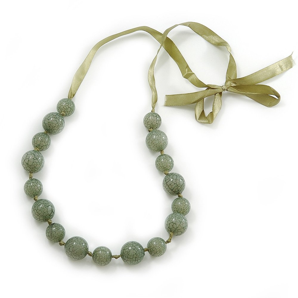 Avalaya Collar largo redondo con cuentas de resina de efecto agrietado y cinta de seda, color verde pálido/ajustable, talla única, Resina