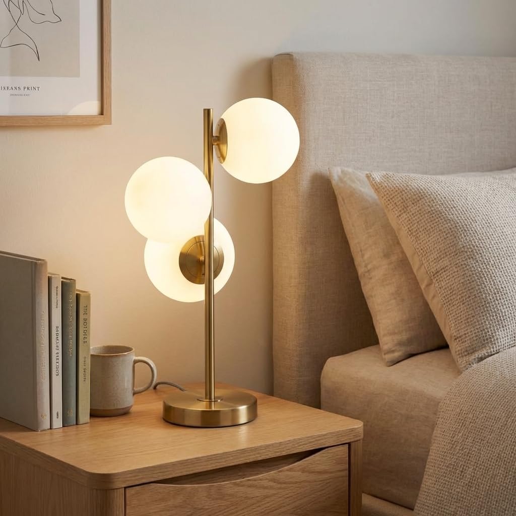 BARCELONA LED - Lámpara de Mesa ROM Dorada – 3 Esferas de Cristal Opalino. 3x casquillo E27 – Lámpara de Escritorio o Mesita de Noche. Iluminación Decorativa para Salón, Dormitorio u Oficina