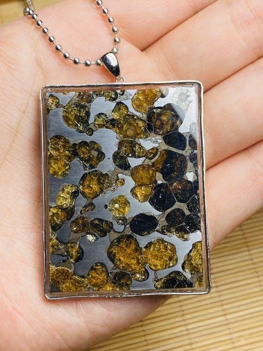 鑑別書付き☆宇宙パワー・パラサイト隕石☆特大サイズ☆54.8mm☆お守り☆