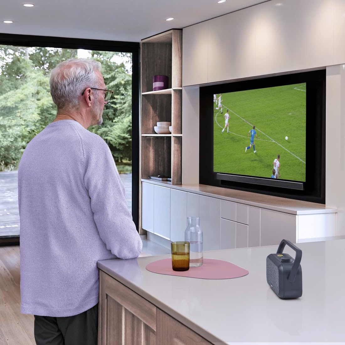 Hama TV Lautsprecher kabellos (kabelloser Stereo Funklautsprecher 2,4 GHz + Bluetooth, TV Sprachverstärker für Senioren und Hörgeschädigte, Ladestation, 2X 5 Watt, 3 Modi, 18h Spielzeit) schwarz