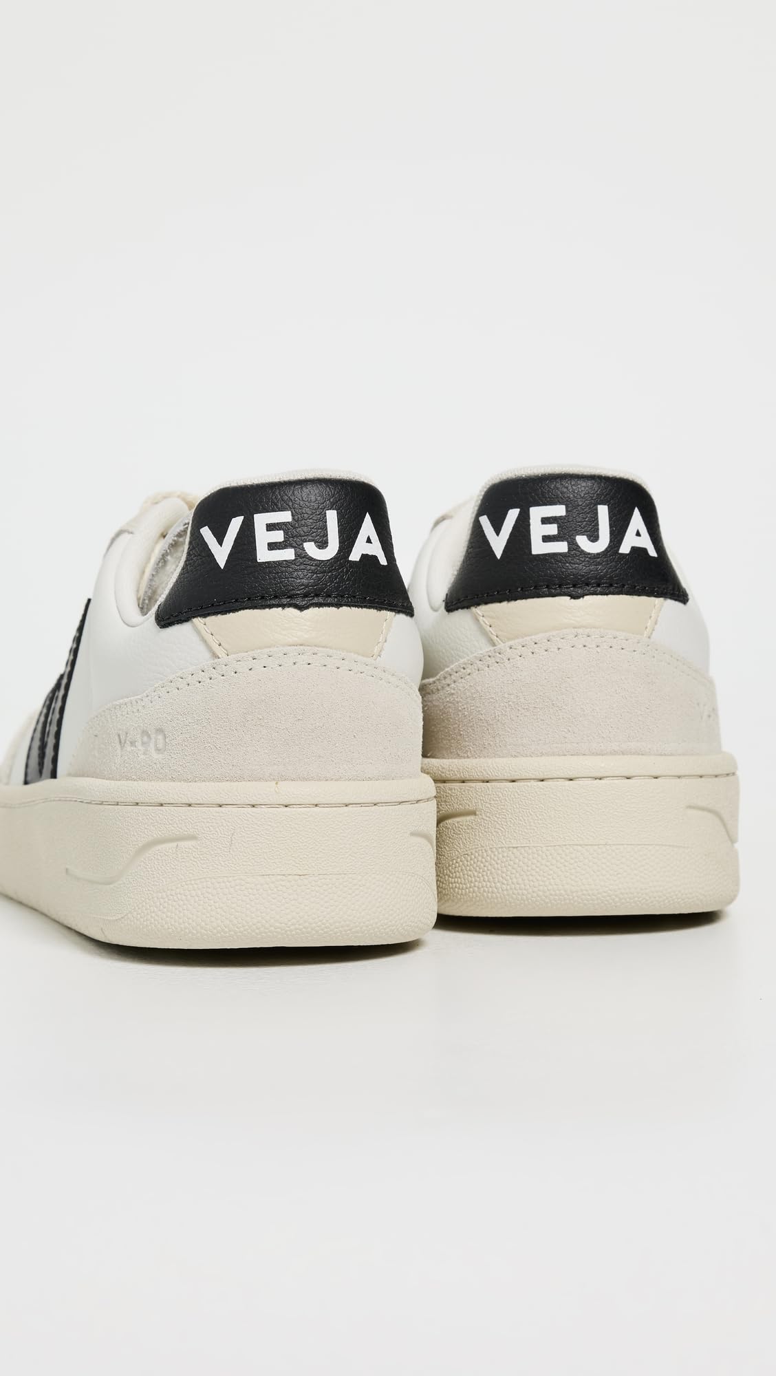 Veja Womens V-90