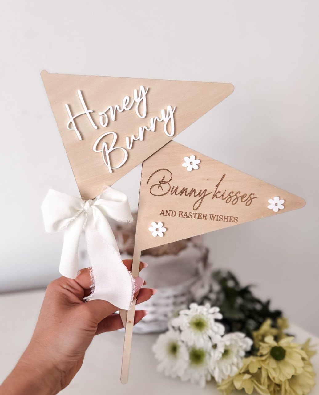 Haoser 2 Pcs Easter Flag Wand – Honey Bunny Wooden Easter Basket Topper with Ribbon Bow, Reusable Spring Decor for Easter Basket, Home Decoration 26cm x 17.7cm
