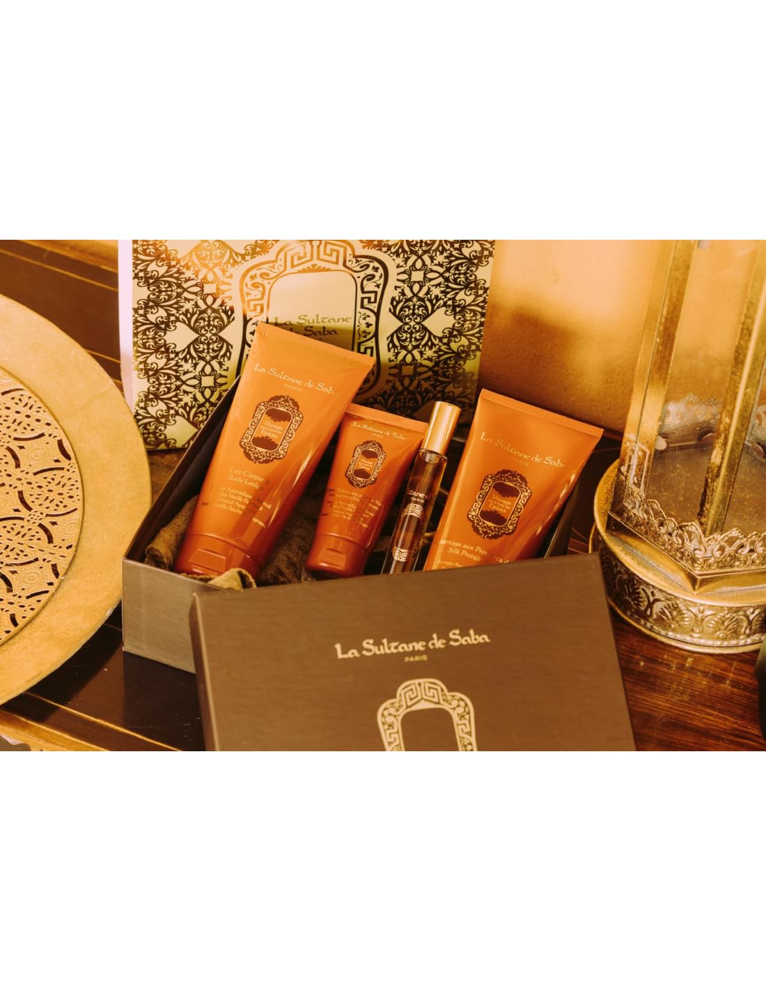 La Sultane de Saba - Cofanetto ayurvedico ADDICT Latte ayurvedico 200ml - Crema mani ayurvedica 50ml - Scrub alle proteine della seta 200ml - Eau de parfum ayurvedica 15ml