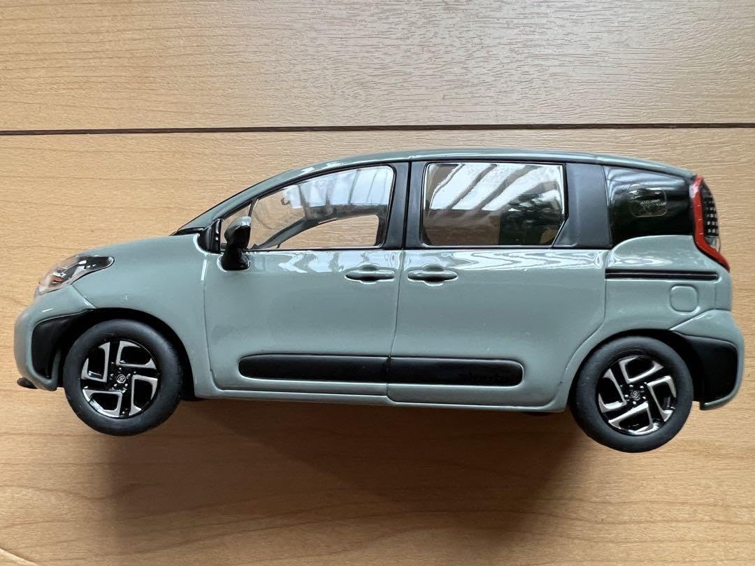 Amazon | シエンタ ミニカー 130 ダイキャスト製 アーバンカーキ WITY