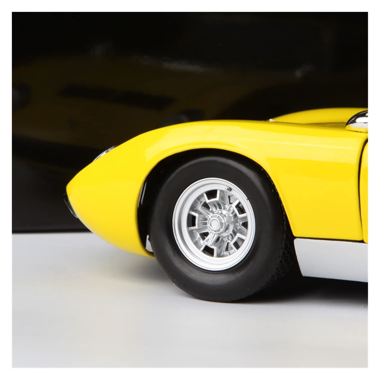 Amazon.co.jp: ランボルギーニミウラ SV 1971 1 18