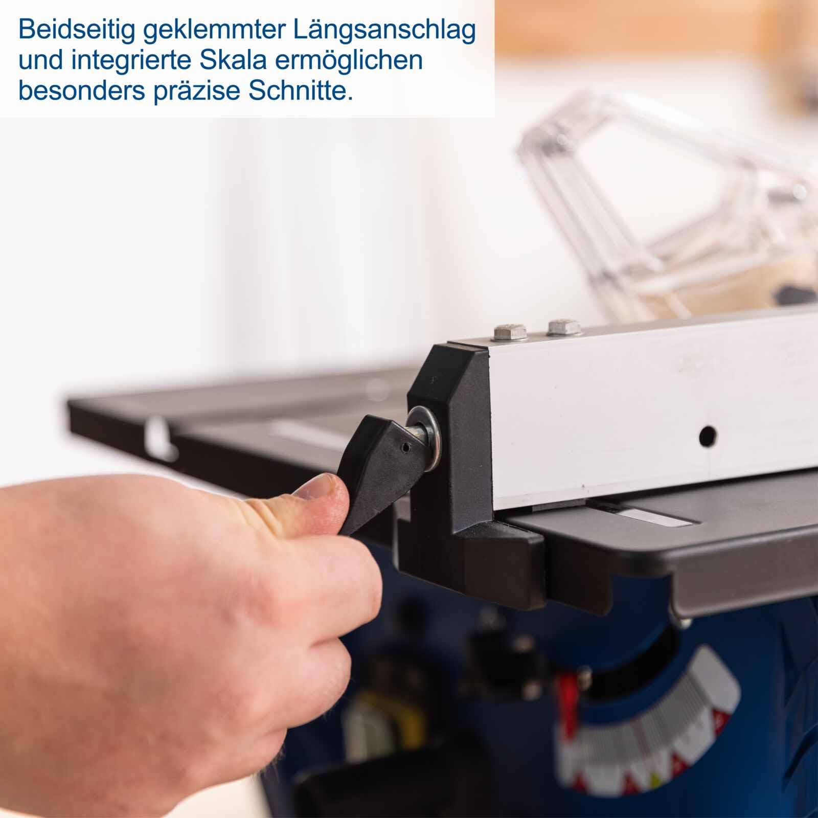 Rip fence clamped for longitudinal cuts