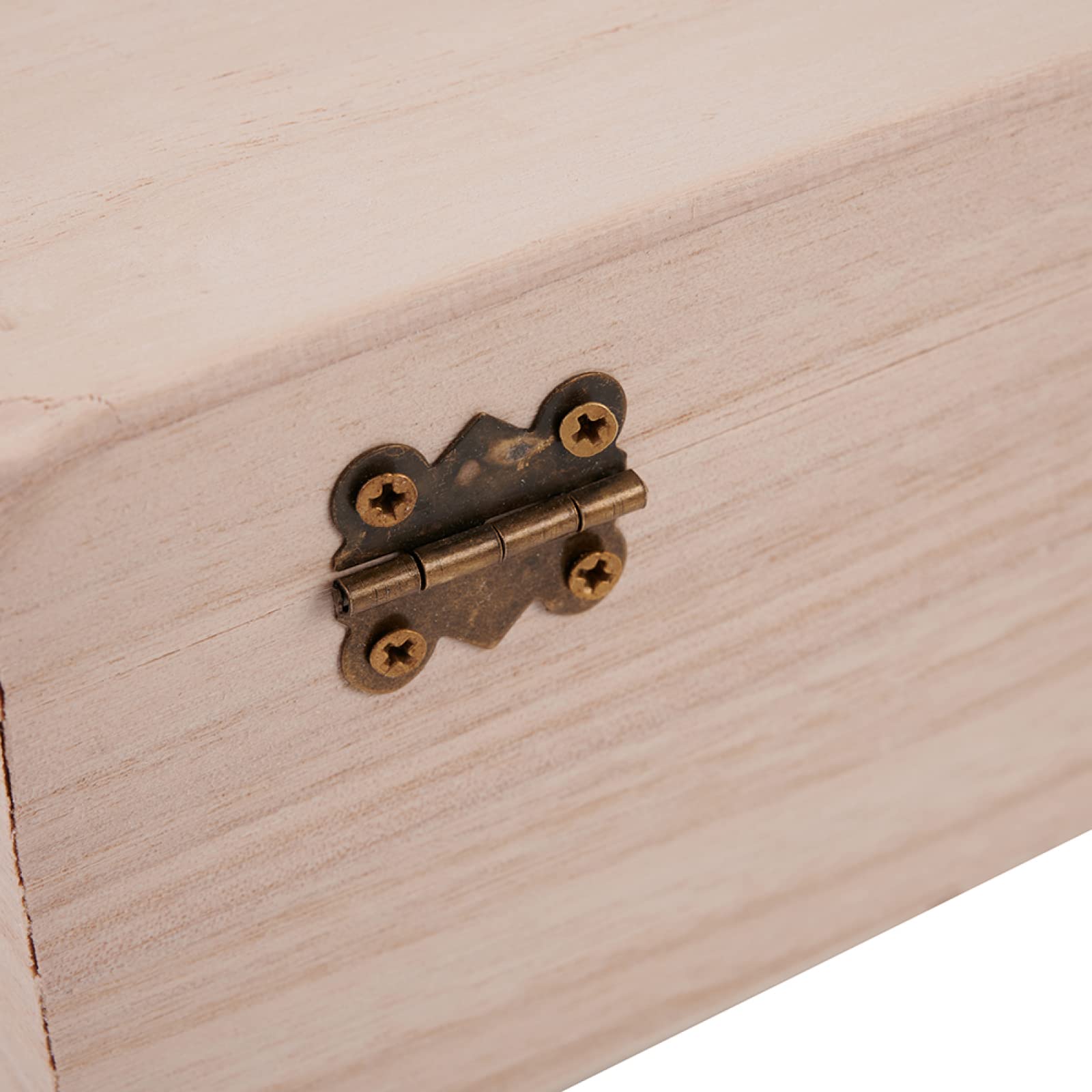 ANCIENNE BOÎTE EN Bois Sculpté Avec Sa Fermeture En Métal 28,5 X 12,5 X 6,5 Cm EUR 15,50