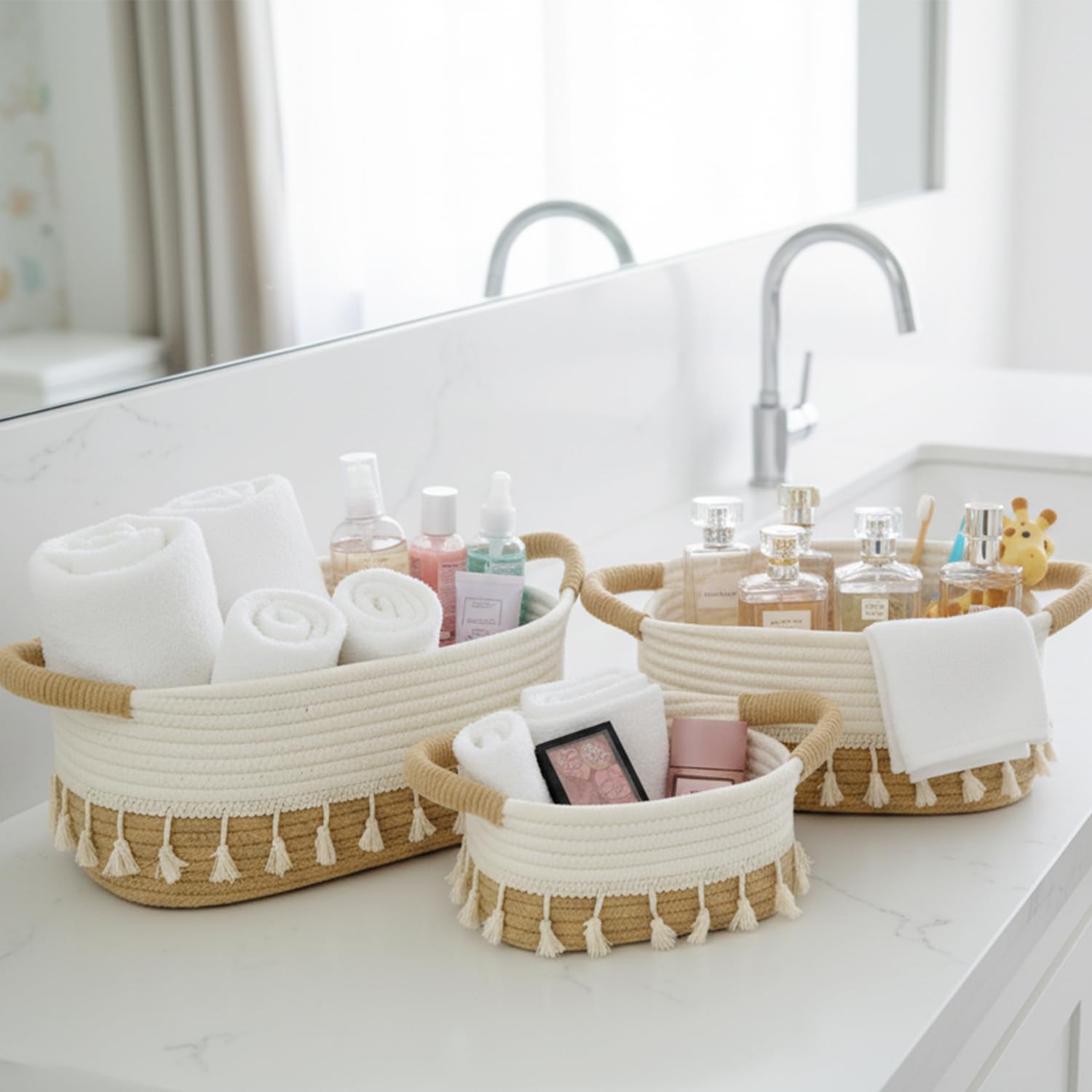 danpinera 3er Aufbewahrungskörbe Set aus Baumwollseil – Woven Rope Storage Baskets mit Griffen, Boho Quasten Deko körbchen, für Wohnzimmer, Schlafzimmer, Kinderzimmer, Große/Mittlere/Kleine Weiß-Khaki