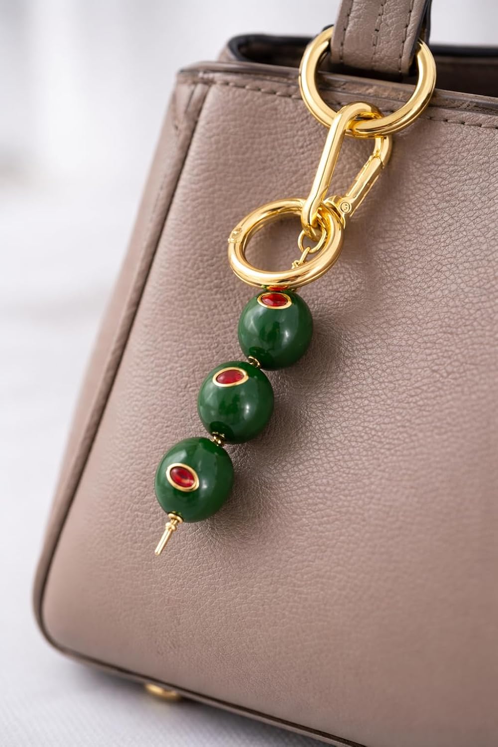 3D Olive Keychain – Funny Olives Keyring Fruit Acrylic Pendant with Red Pimento Cute Bag Charm for Men Women