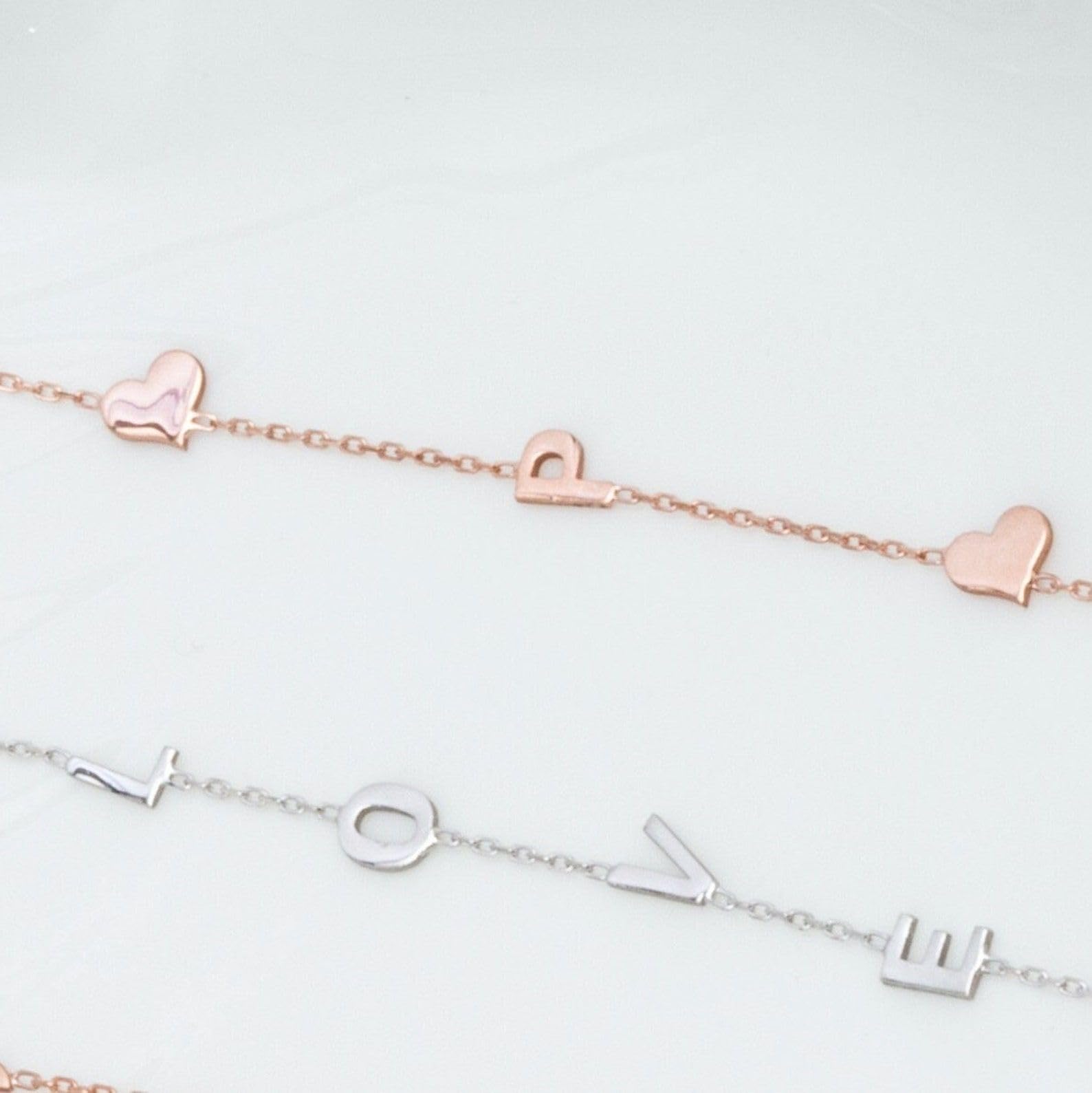 Su misura lettera collana laterale iniziali collana Festa della Mamma per lei damigella Natale