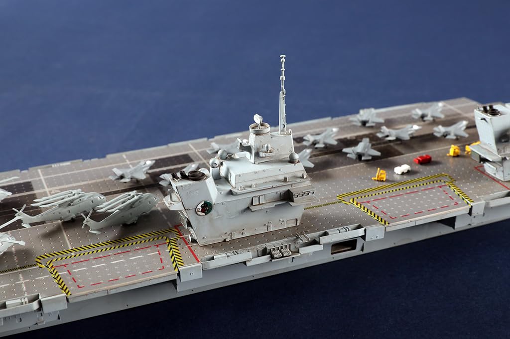 Amazon | トランペッター 1/700 イギリス 航空母艦 HMS クイーン