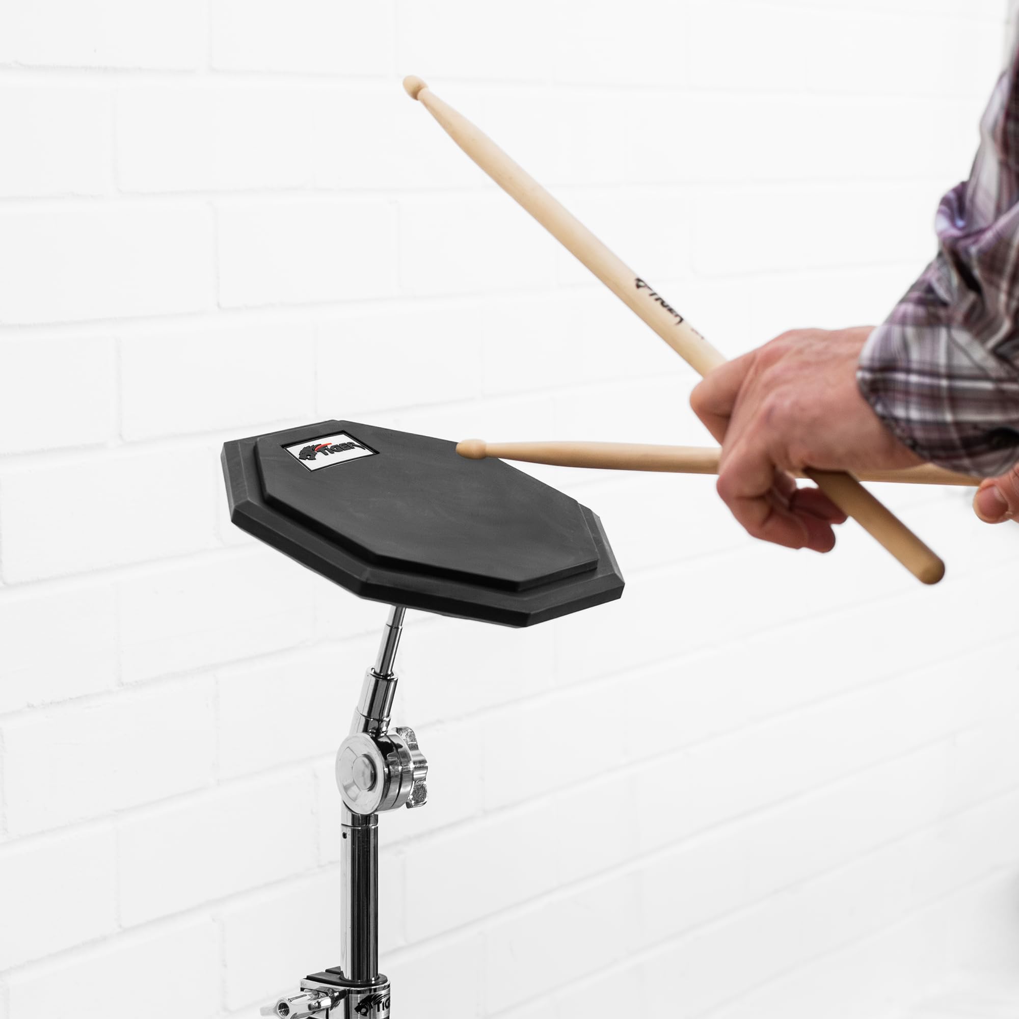 TIGER Drum Übungspad mit TIGER Hickory 5B Drumsticks